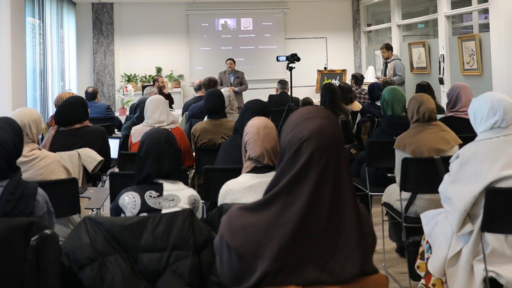 Seminaratmosphäre zum Thema Mevlana